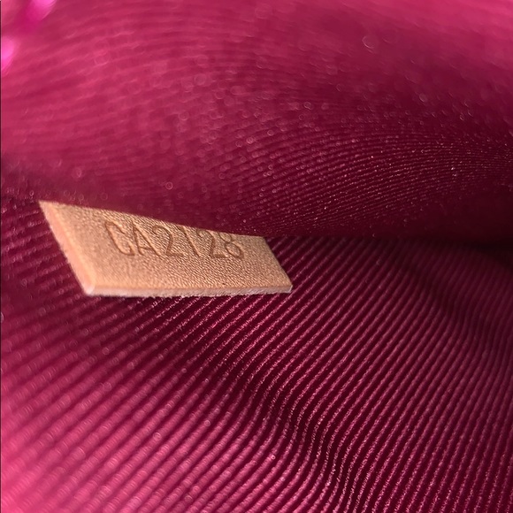 Louis Vuitton Cluny BB Crossbody - Picture 4 of 8